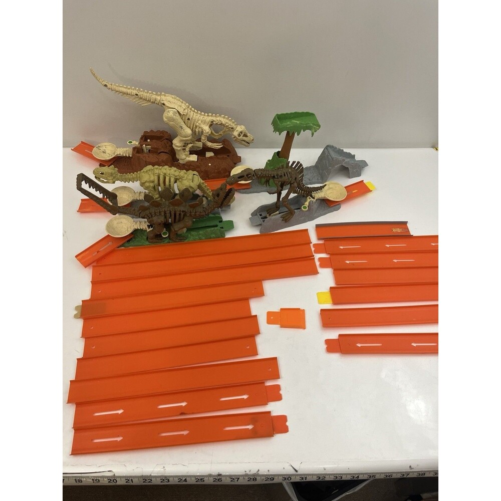 Hot Wheels Trick Tracks Dinosaur Stunt World Pieces RARE Toys “R” Us Exclusive